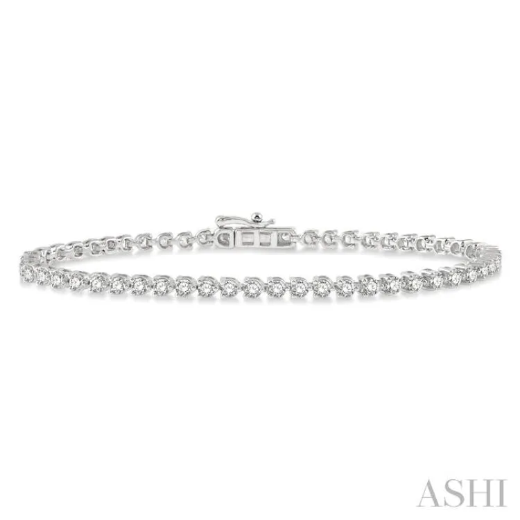 3 Ctw Tri-Prong Round Cut Diamond Bracelet in 14K White Gold