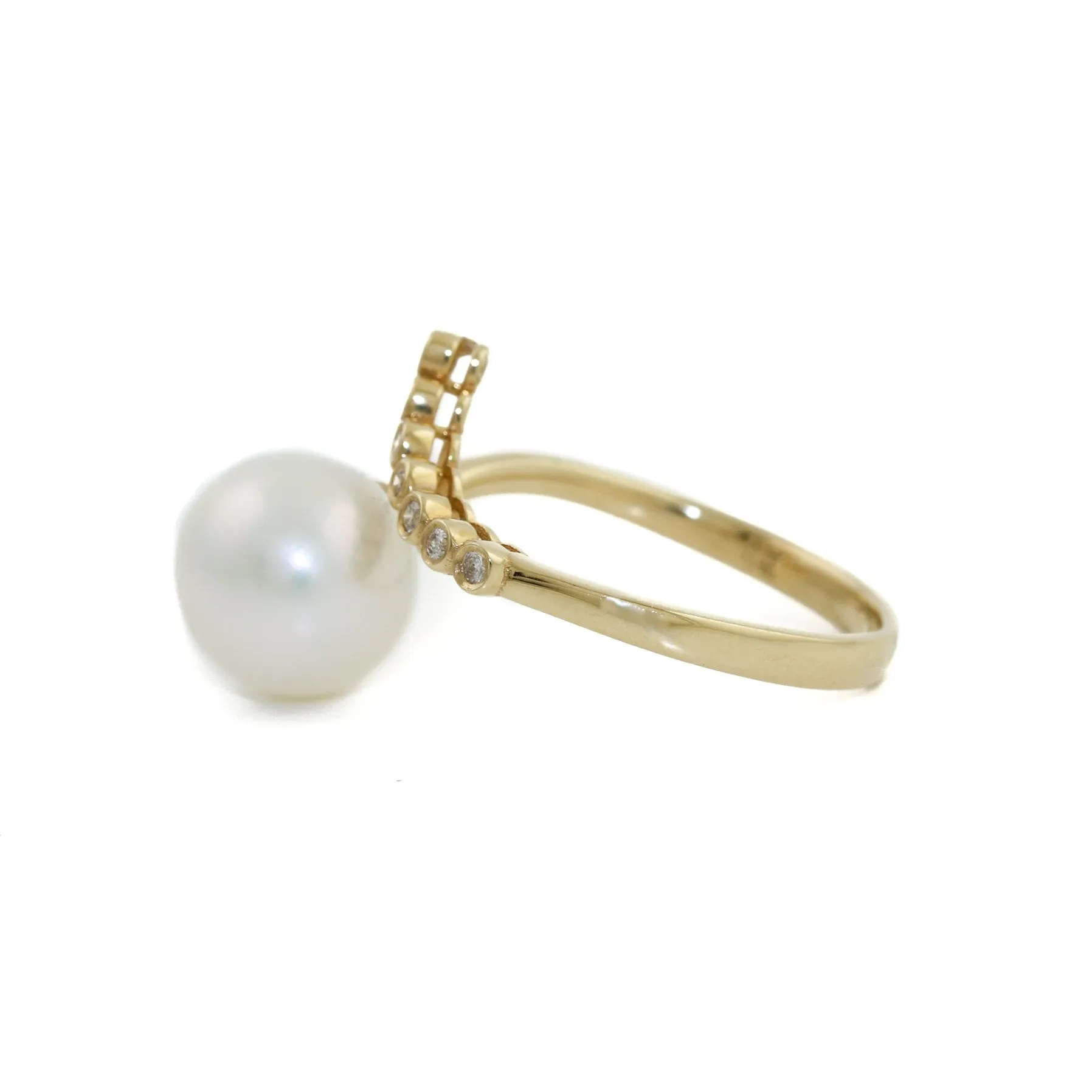 Dainty 14 K Gold x White Pearl & Diamond Cocktail Ring