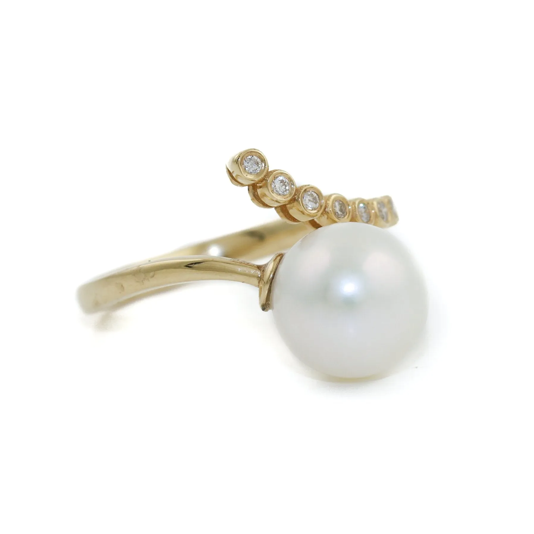 Dainty 14 K Gold x White Pearl & Diamond Cocktail Ring