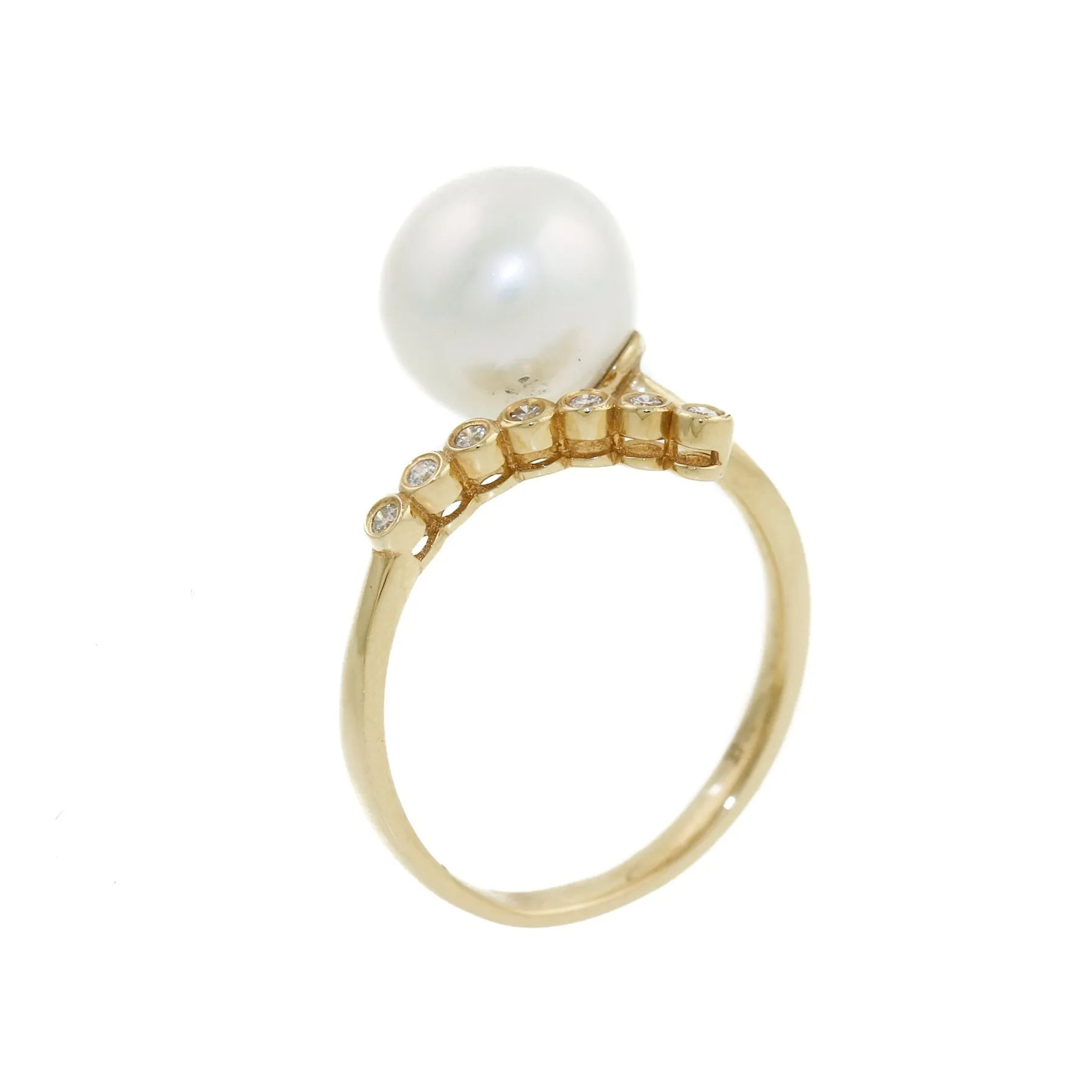 Dainty 14 K Gold x White Pearl & Diamond Cocktail Ring