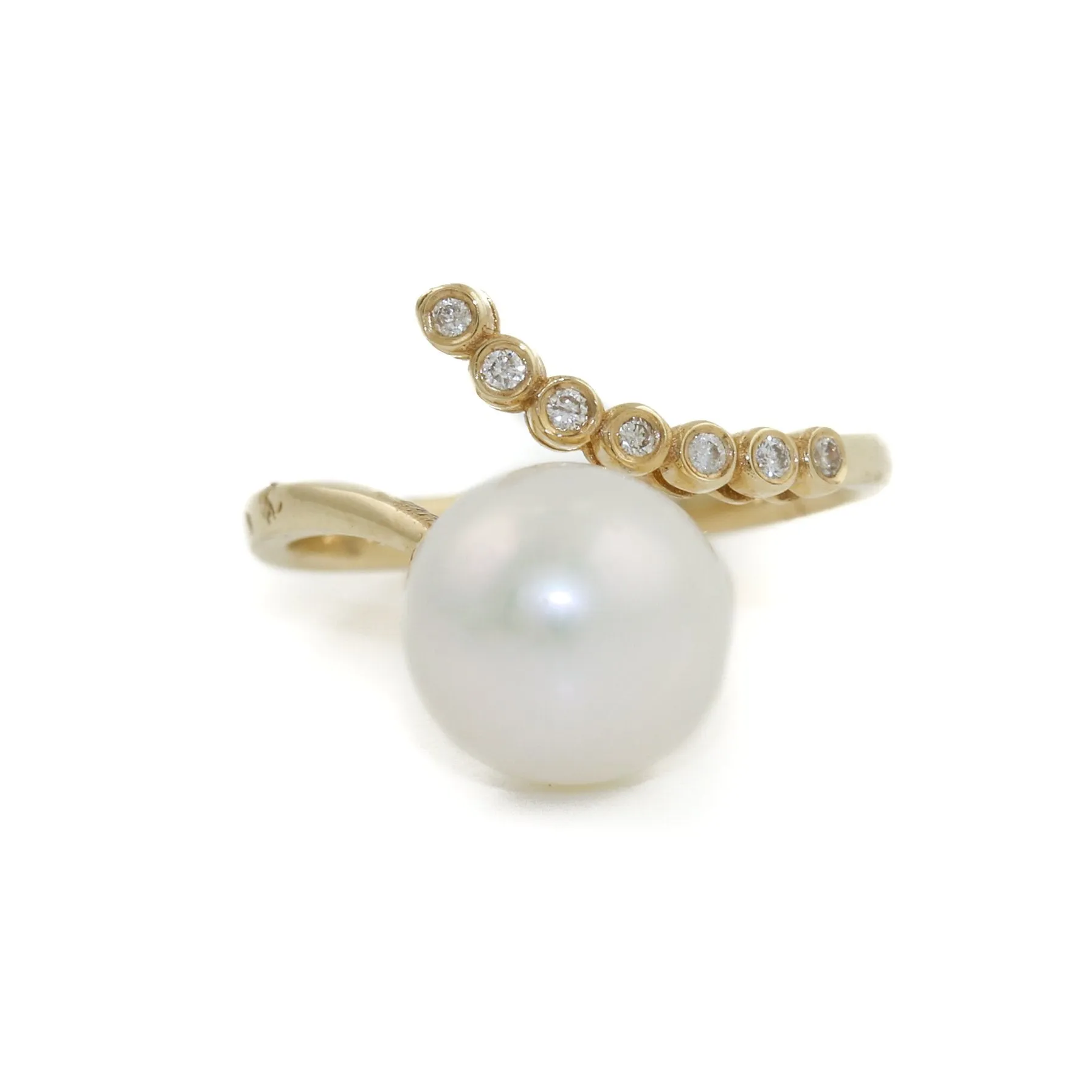 Dainty 14 K Gold x White Pearl & Diamond Cocktail Ring