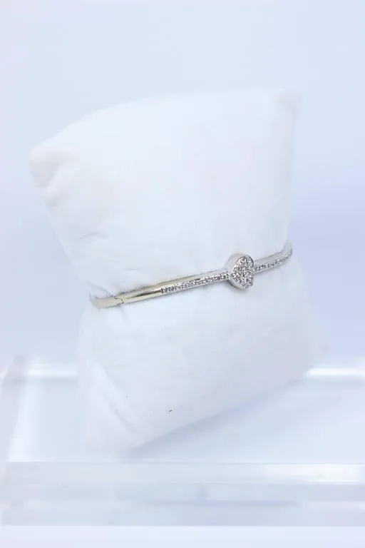 DIAMOND 18 Karat White Gold Heart Bangle Bracelet