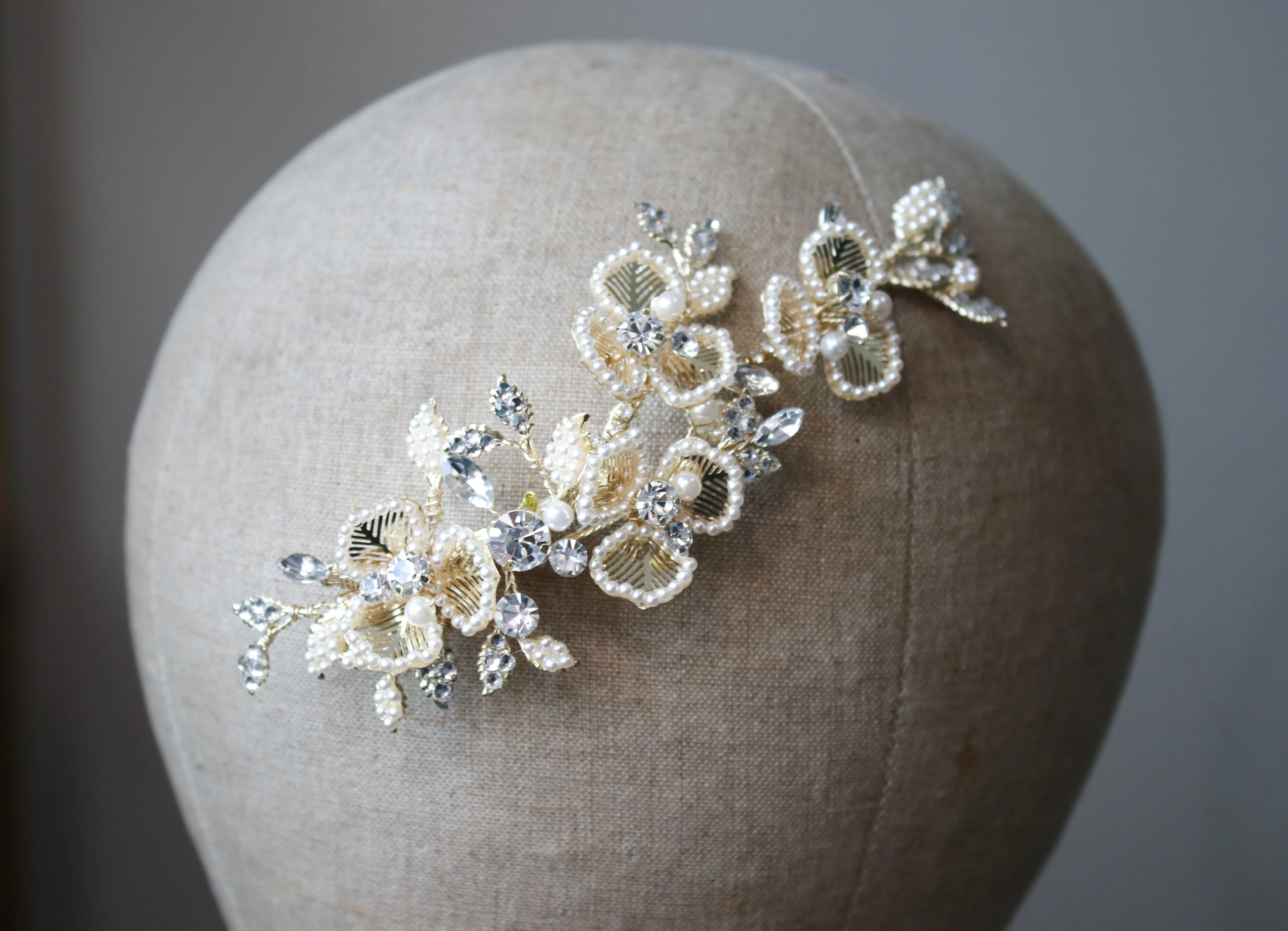 HANNAH Floral and Pearl Hair Clip