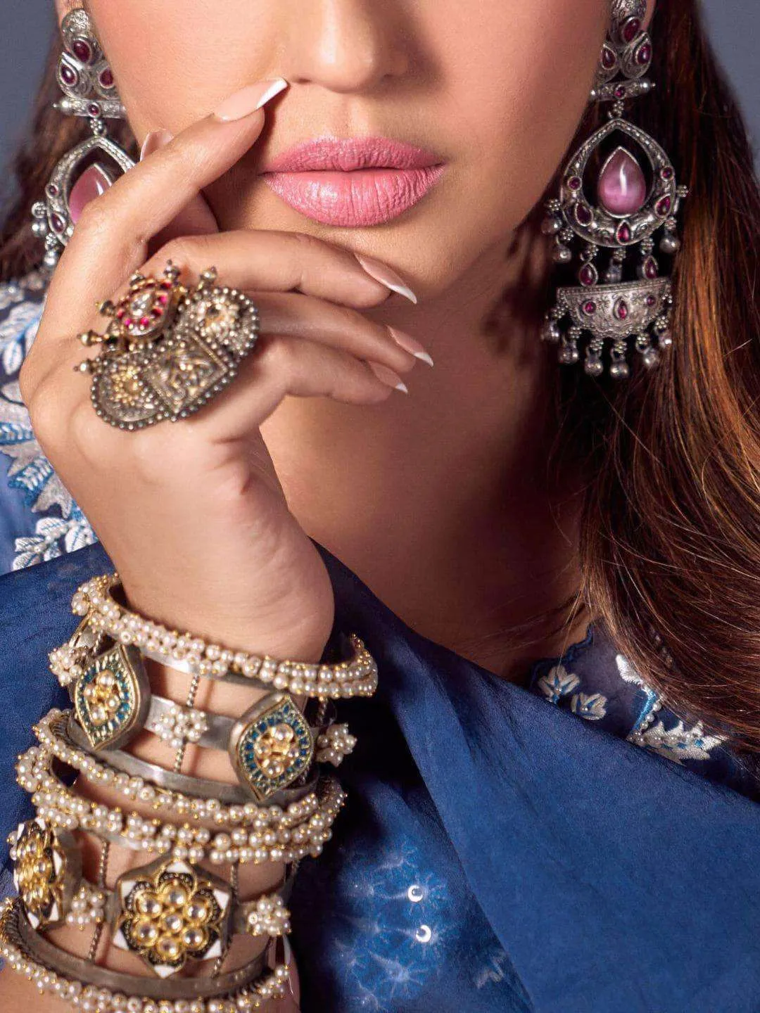 Huma Qureshi In Oxidised Red Stone Rings With Ghungroo