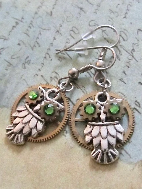 Steampunk owl earring - Steampunk earrings - Owls Emerald Swarovski Crystals