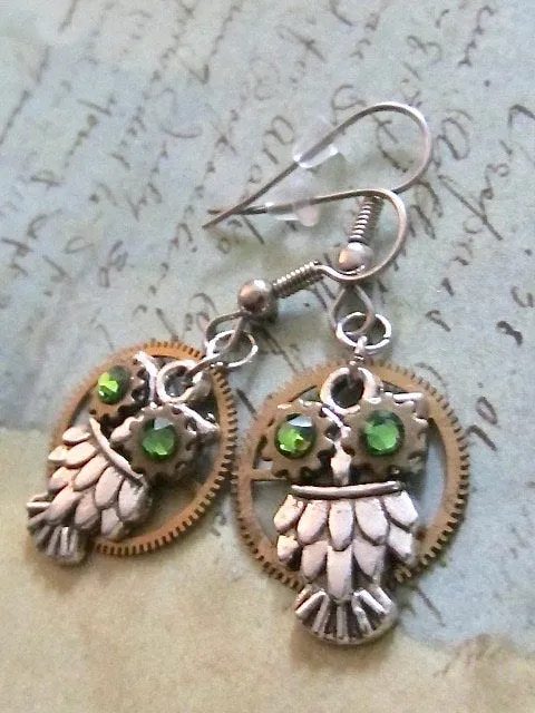 Steampunk owl earring - Steampunk earrings - Owls Emerald Swarovski Crystals